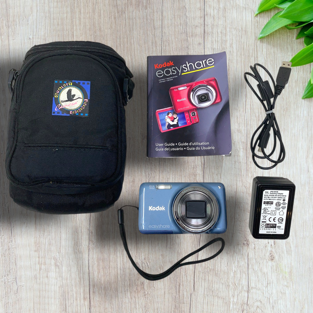 Kodak EasyShare M583 14MP Blue Digital Camera Battery Charger 4GB Card Tested